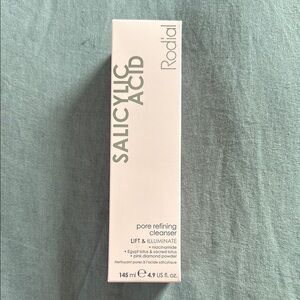 Rodial Salicylic Acid Cleanser - White